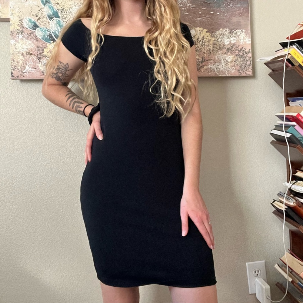 Perfect little black dress - Picture 3 of 6